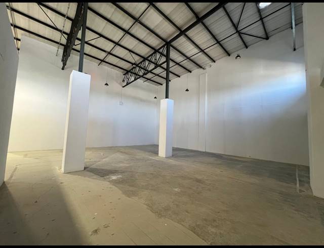 915M² WAREHOUSE TO LET IN LASER PARK